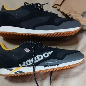 Reebok Men's Black and Gray Sneakers